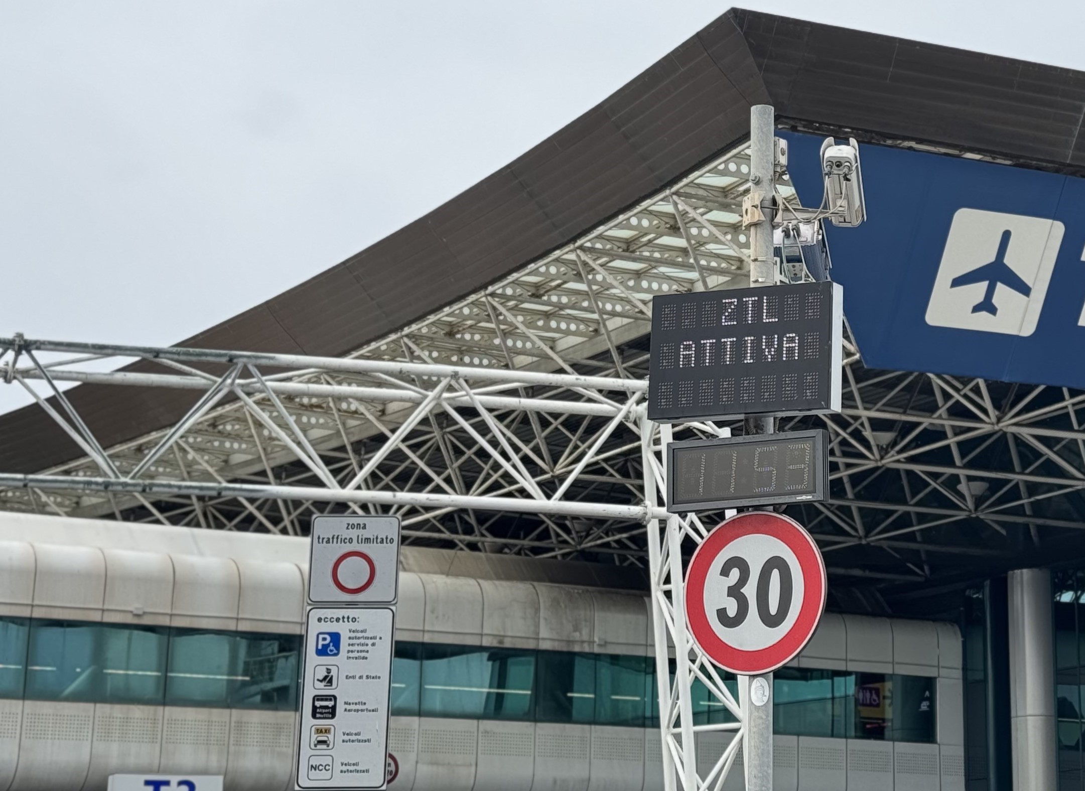 Icona ZTL - Seleziona per scoprire le informazioni sulla viabilità riservata e il controllo elettronico per operatori del trasporto